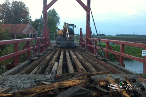 Renovatie van de rode brug